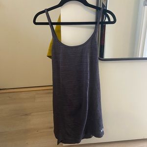 UNDER ARMOUR grey cross-back tank
